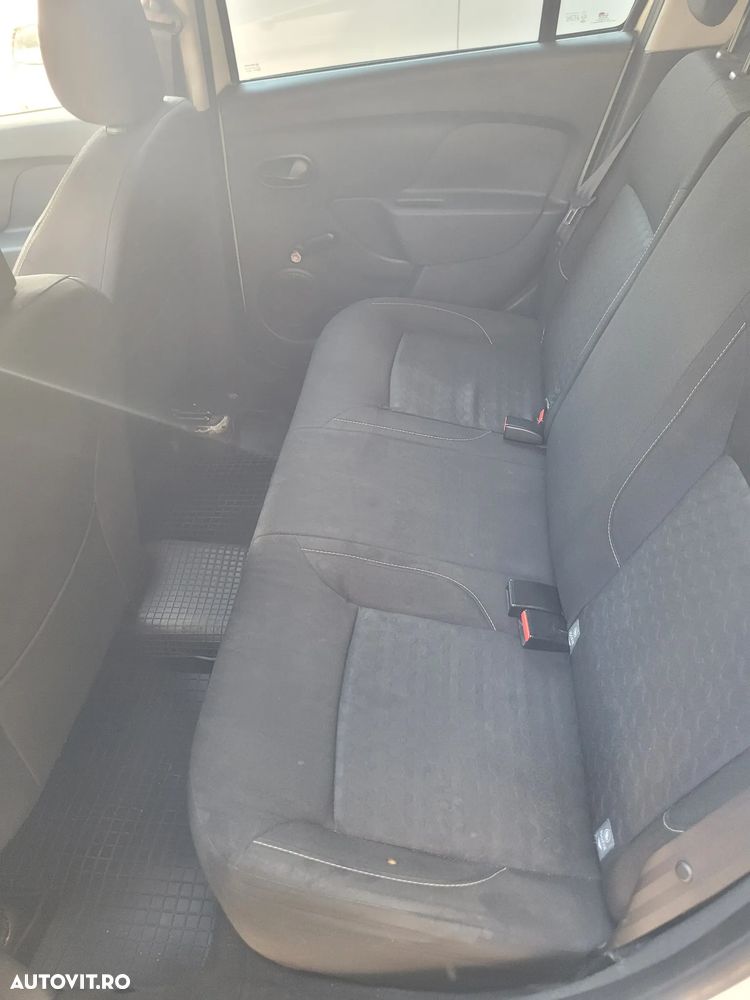 Dacia Logan 1.2 - 6