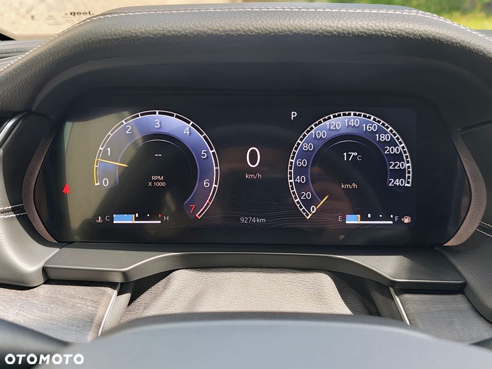 Jeep Grand Cherokee - 12