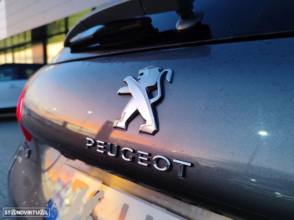 Peugeot 2008 1.2 PureTech Allure EAT6 - 5
