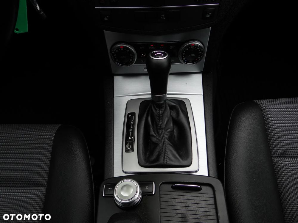 Mercedes-Benz Klasa C 180 BlueEFFICIENCY 7G-TRONIC Avantgarde - 39