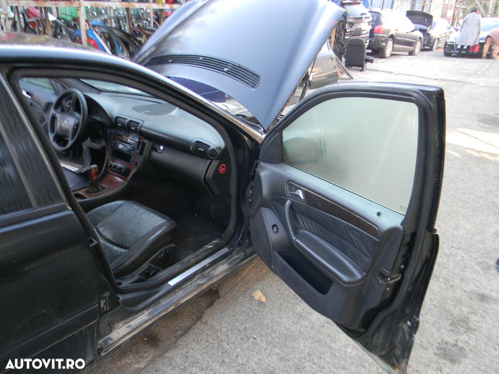 Dezmembrari  Mercedes-Benz C-CLASS (W203)  2000  > 2007 C 200 CDI (20 - 17