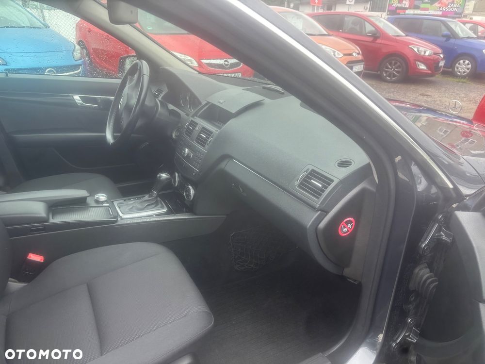 Mercedes-Benz Klasa C 180 CGI Automatik BlueEFFICIENCY - 21
