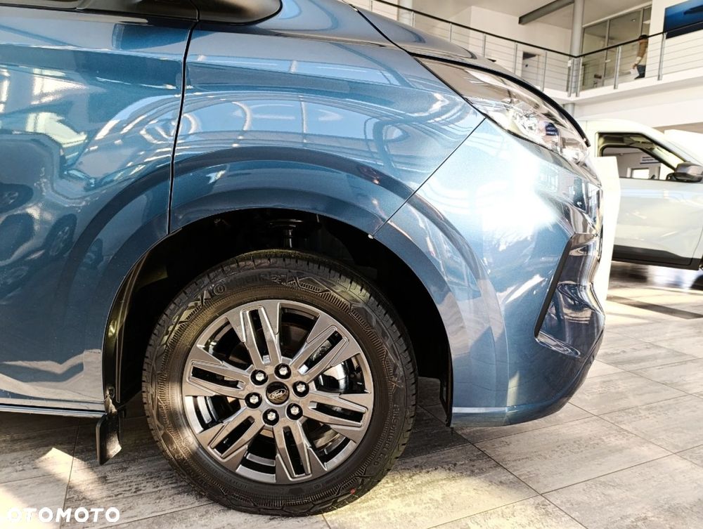 Ford Tourneo Custom - 13