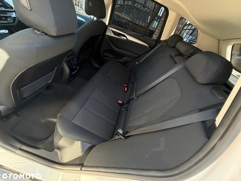 BMW X3 xDrive20i GPF Advantage - 32