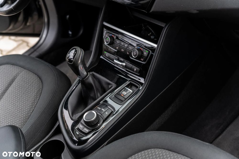 BMW Seria 2 218d - 25