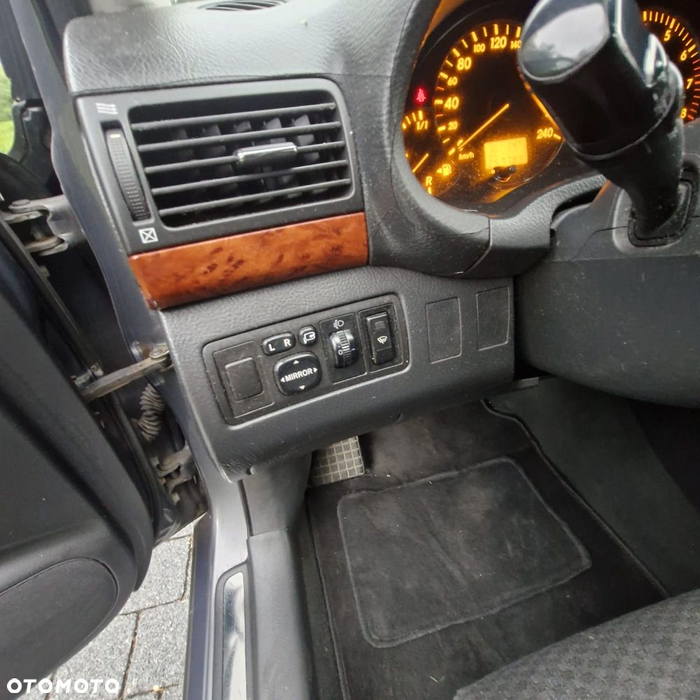 Toyota Avensis - 9