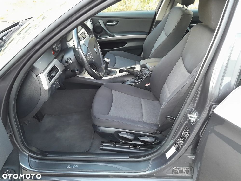 BMW Seria 3 318i - 5