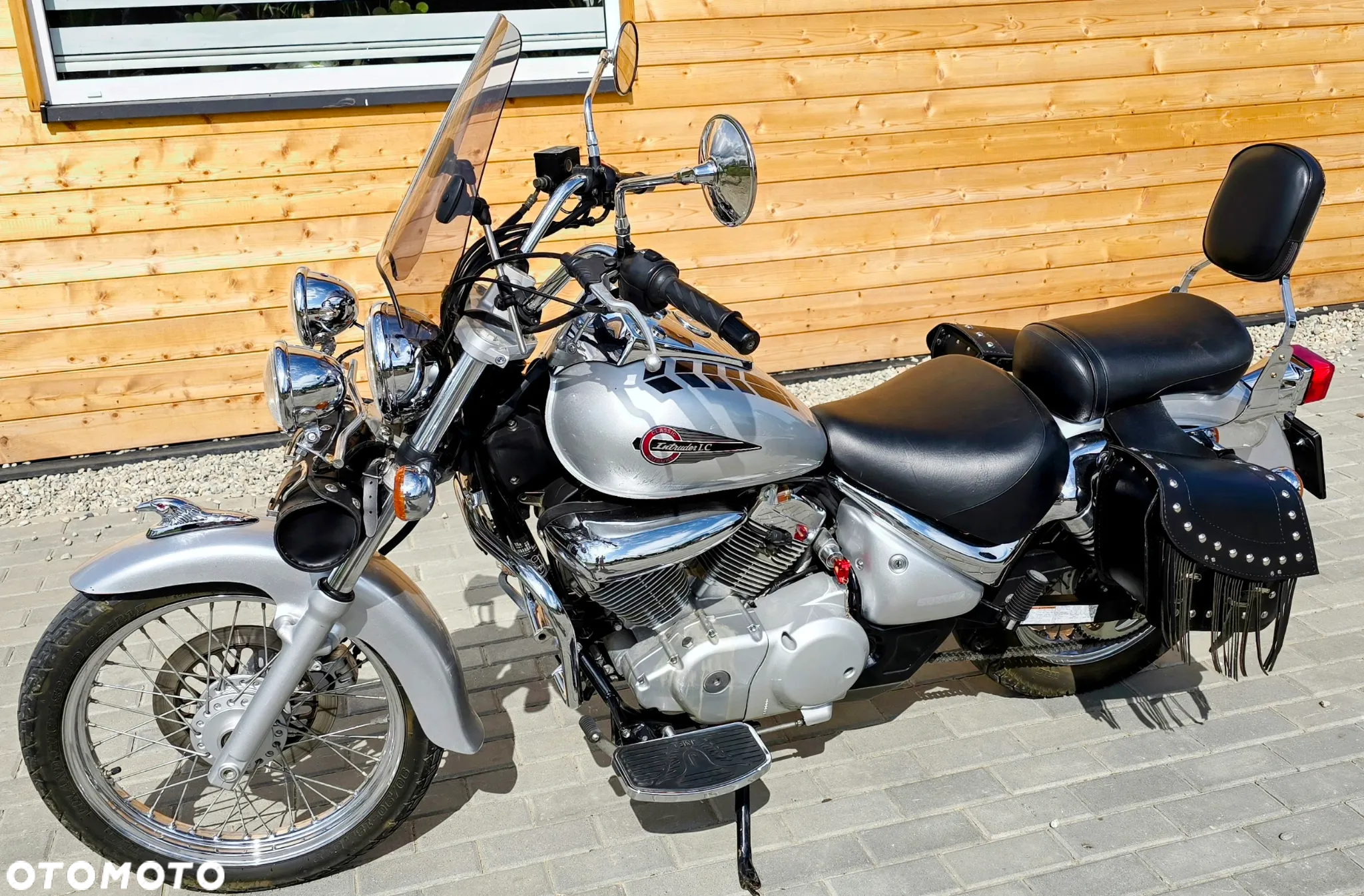 Suzuki Intruder - 4