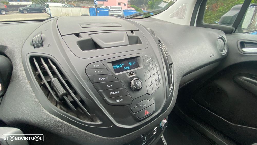 Ford Transit Courier - 31