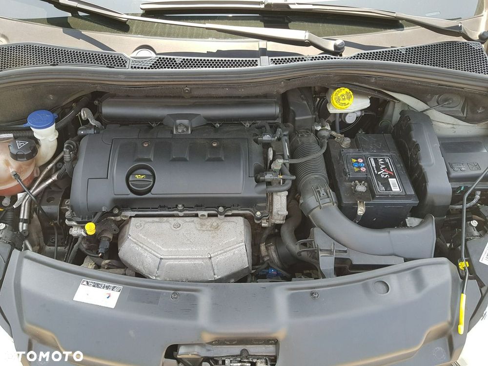 Peugeot 208 - 18