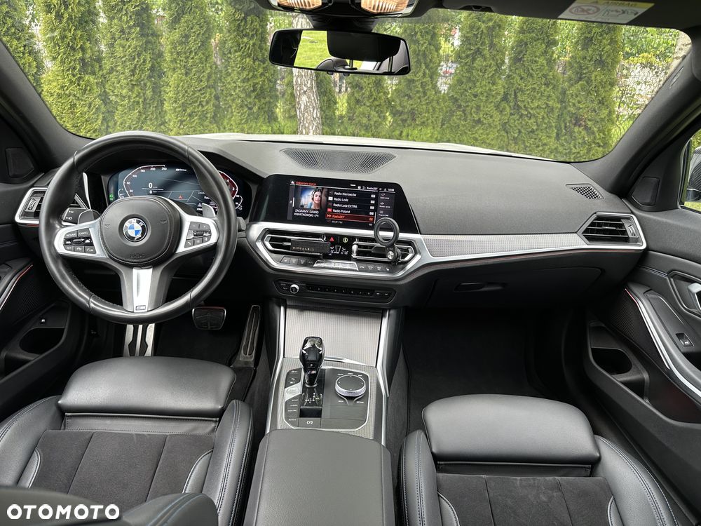 BMW Seria 3 330e M Sport - 12