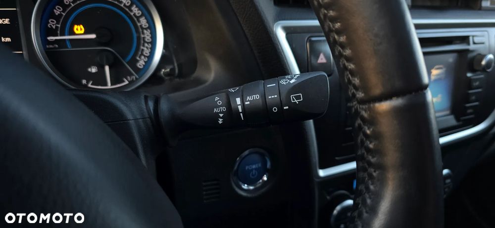 Toyota Auris 1.8 HSD Luna - 34