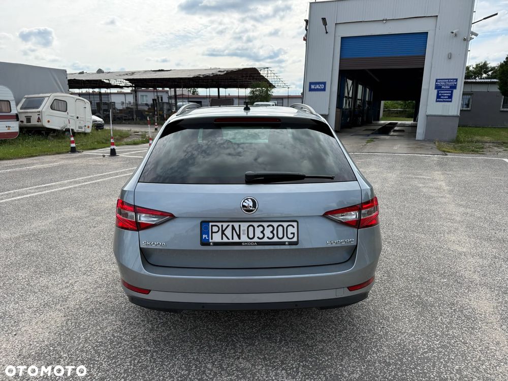 Skoda Superb 2.0 TDI Premium Edition - 29