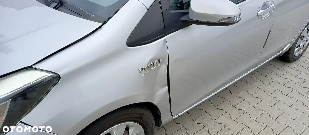 Toyota Yaris Hybrid 100 Dynamic - 10