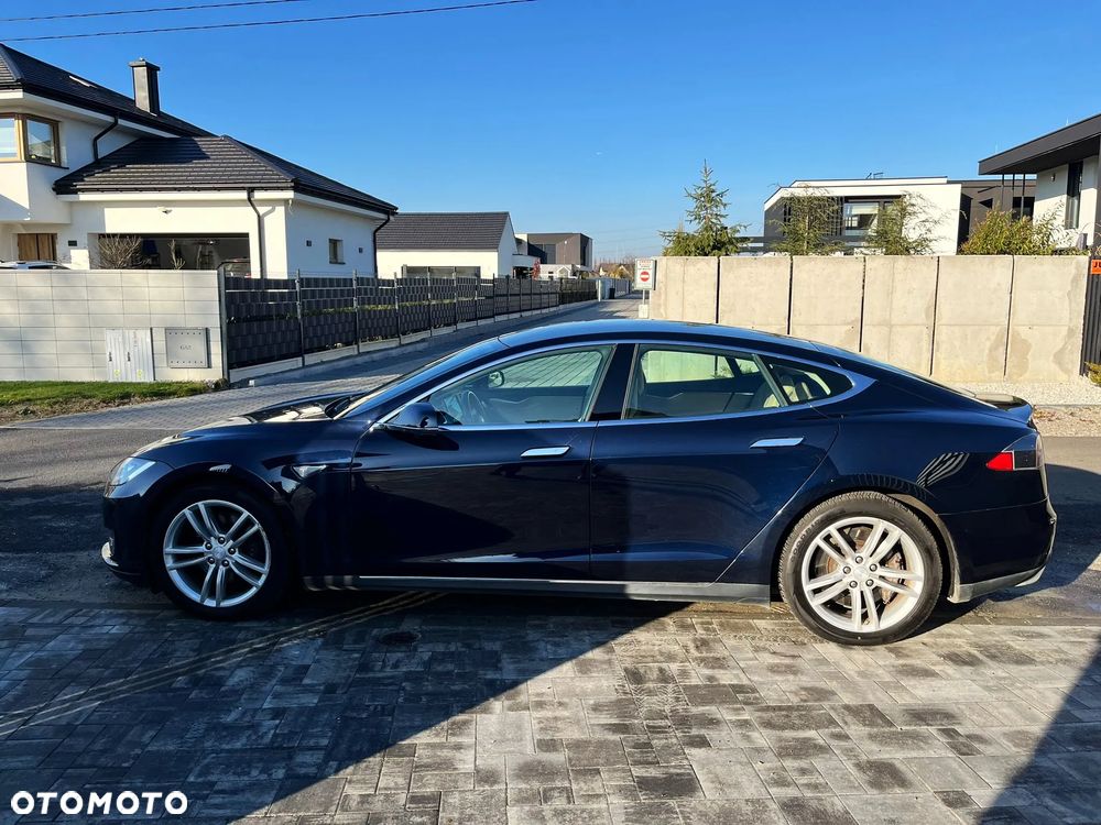 Tesla Model S - 6