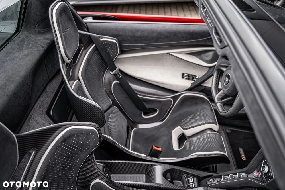 McLaren 765LT Spider - 38