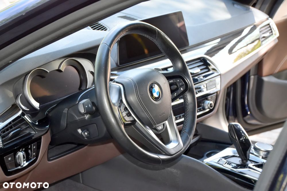 BMW Seria 5 530e iPerformance xDrive Luxury Line - 9