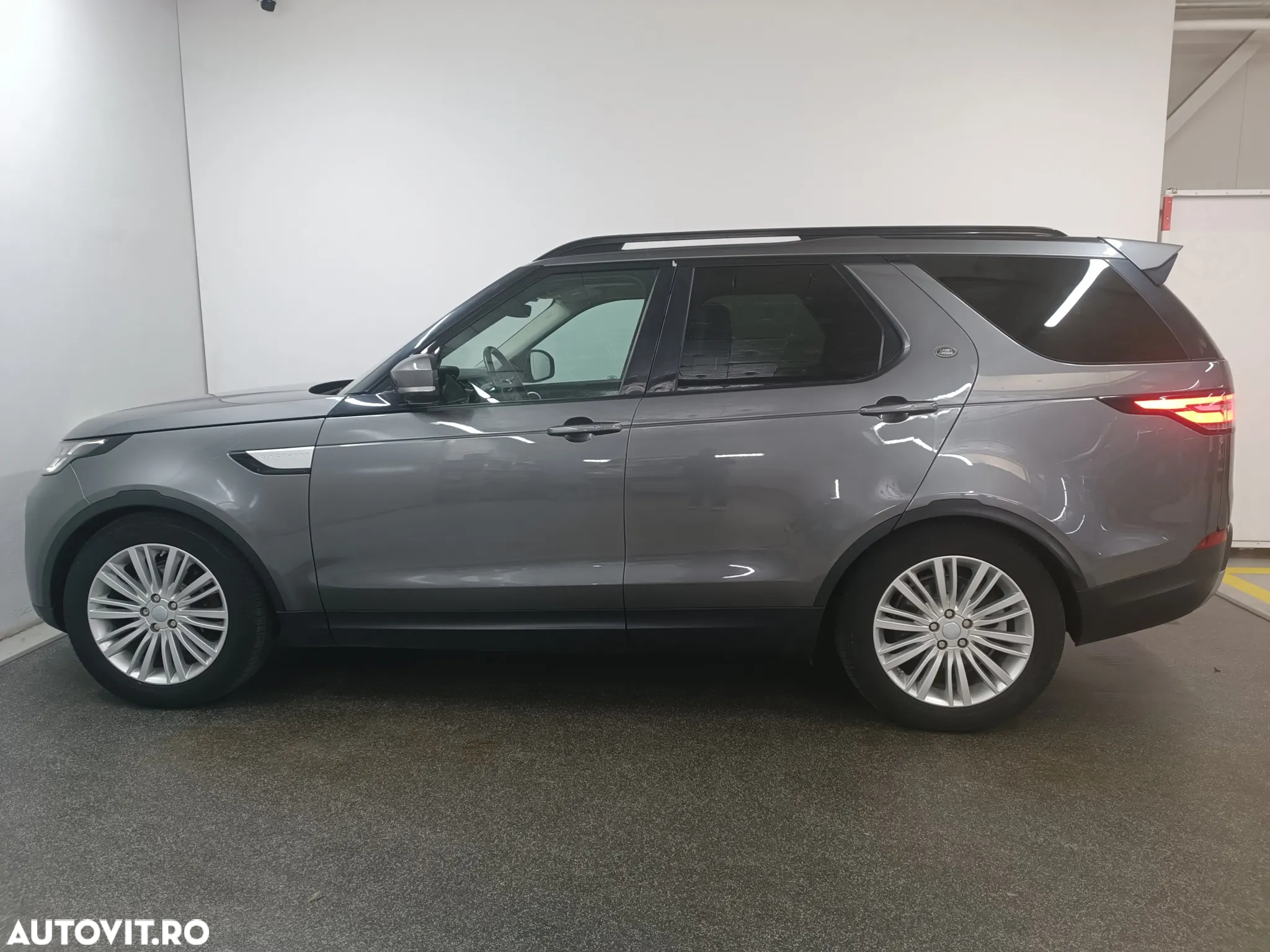 Land Rover Discovery 3.0 L TD6 HSE - 2