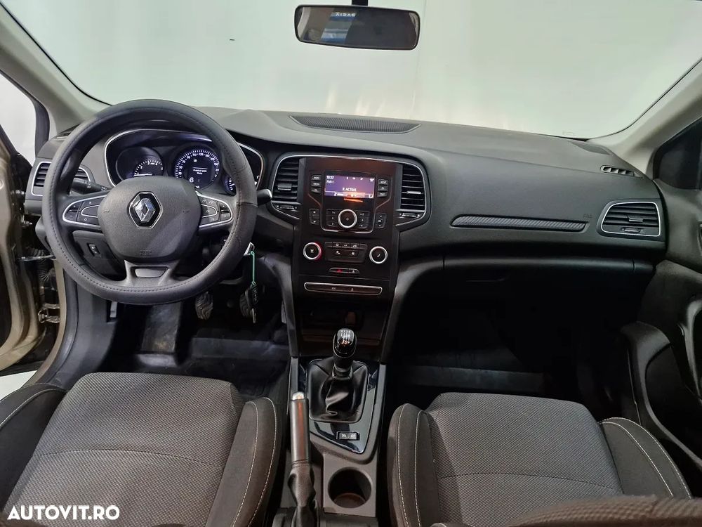 Renault Megane TCe Business - 3