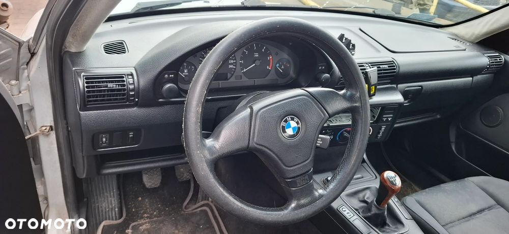 BMW E36 318 Compact na części - 11