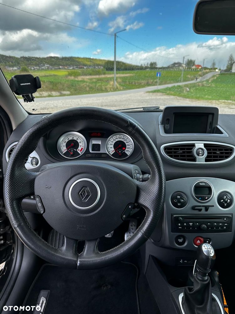 Renault Clio 1.6 16V 130 GT - 11