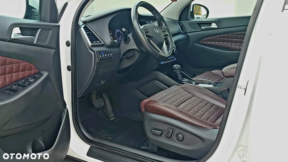 Hyundai Tucson 2.0 CRDI 4WD Automatik Premium - 25