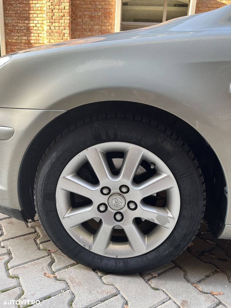Toyota Avensis - 8
