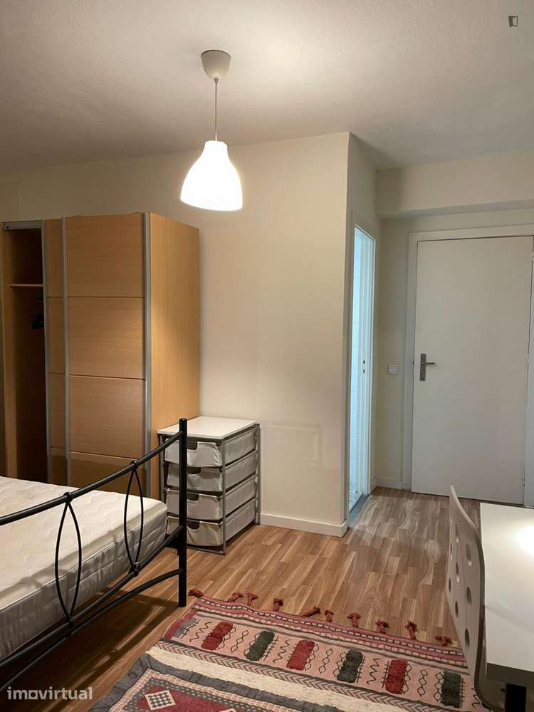 Quarto - localizado em Paranhos Porto - Grande imagem: 3/26