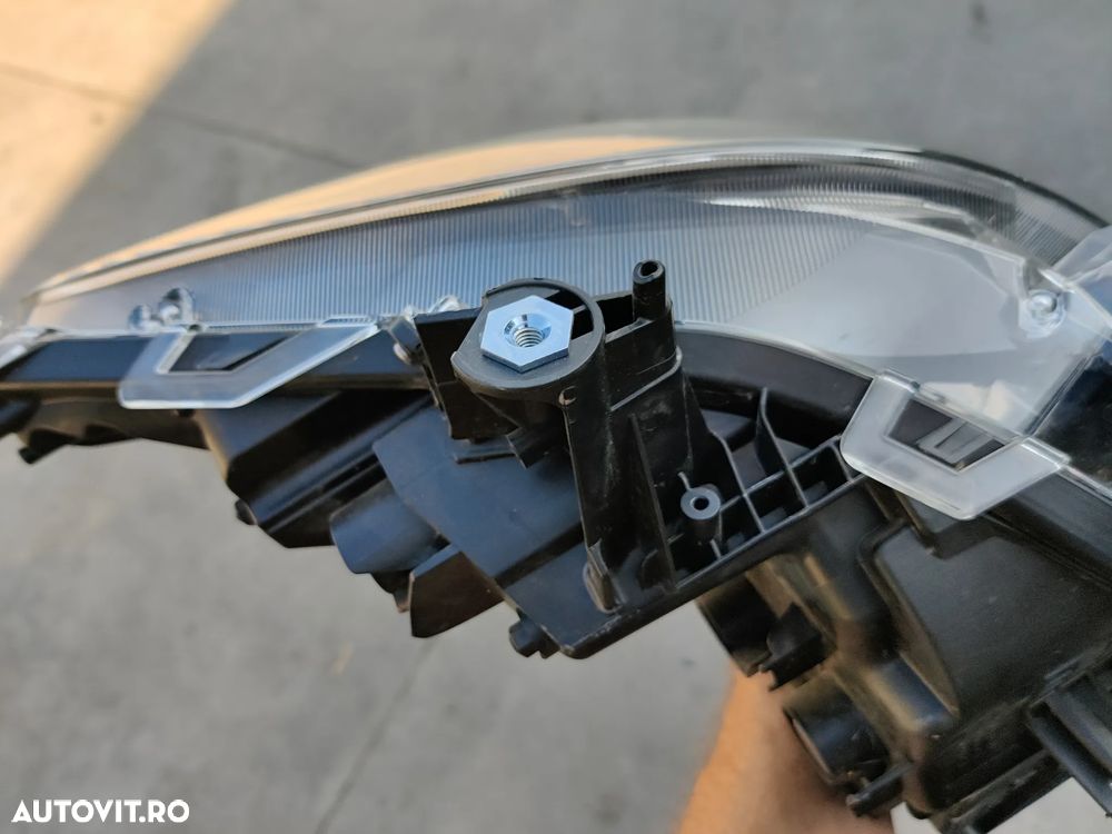 Far dreapta Xenon + LED TOYOTA RAV4 XA50 2022-2025 Facelift - 11