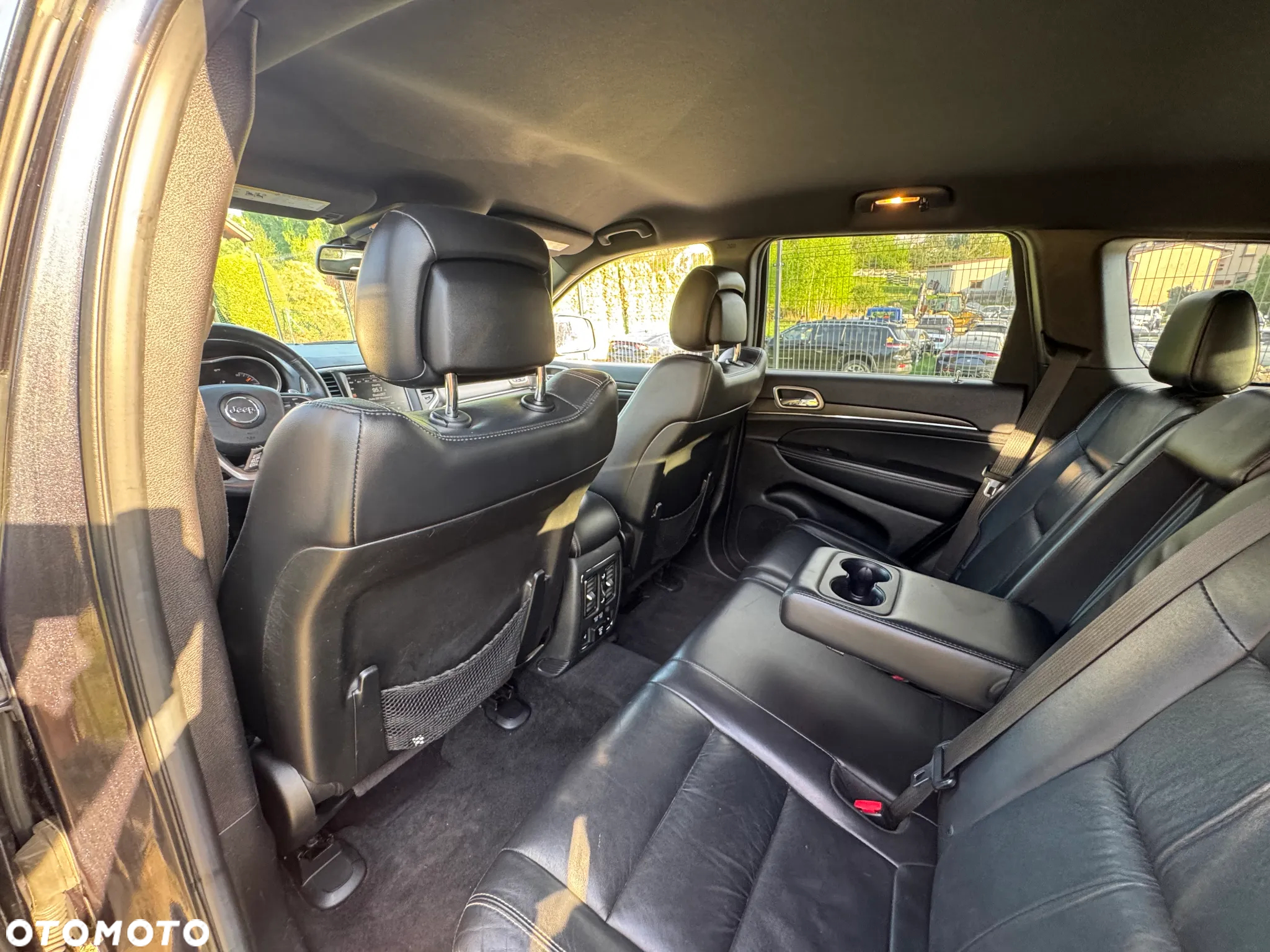 Jeep Grand Cherokee - 27