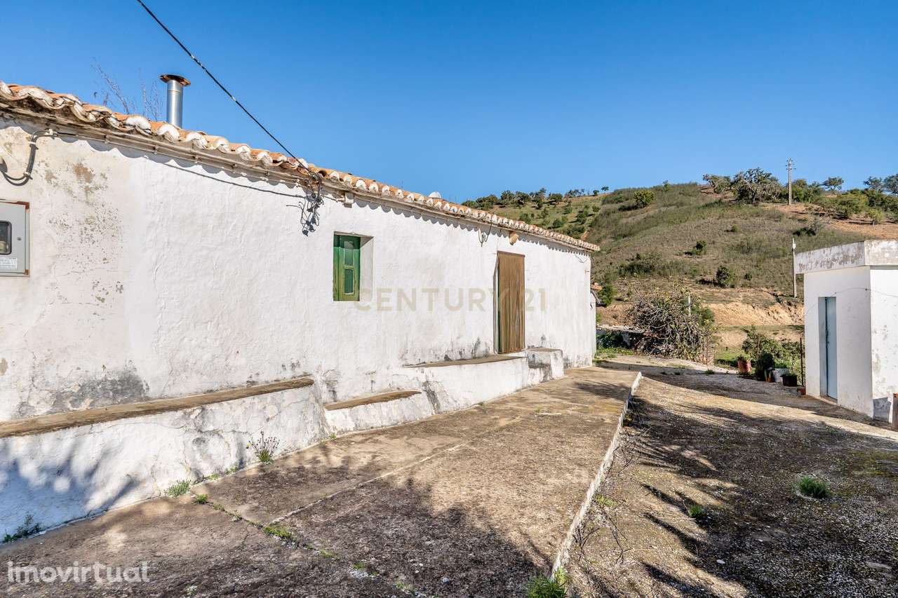 Quinta com moradia para reabilitação, na zona de Messines - Grande imagem: 5/24