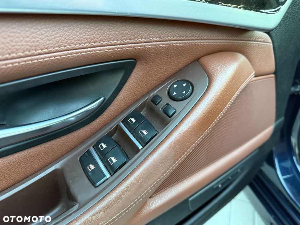 BMW Seria 5 535i xDrive Sport-Aut Luxury Line - 12