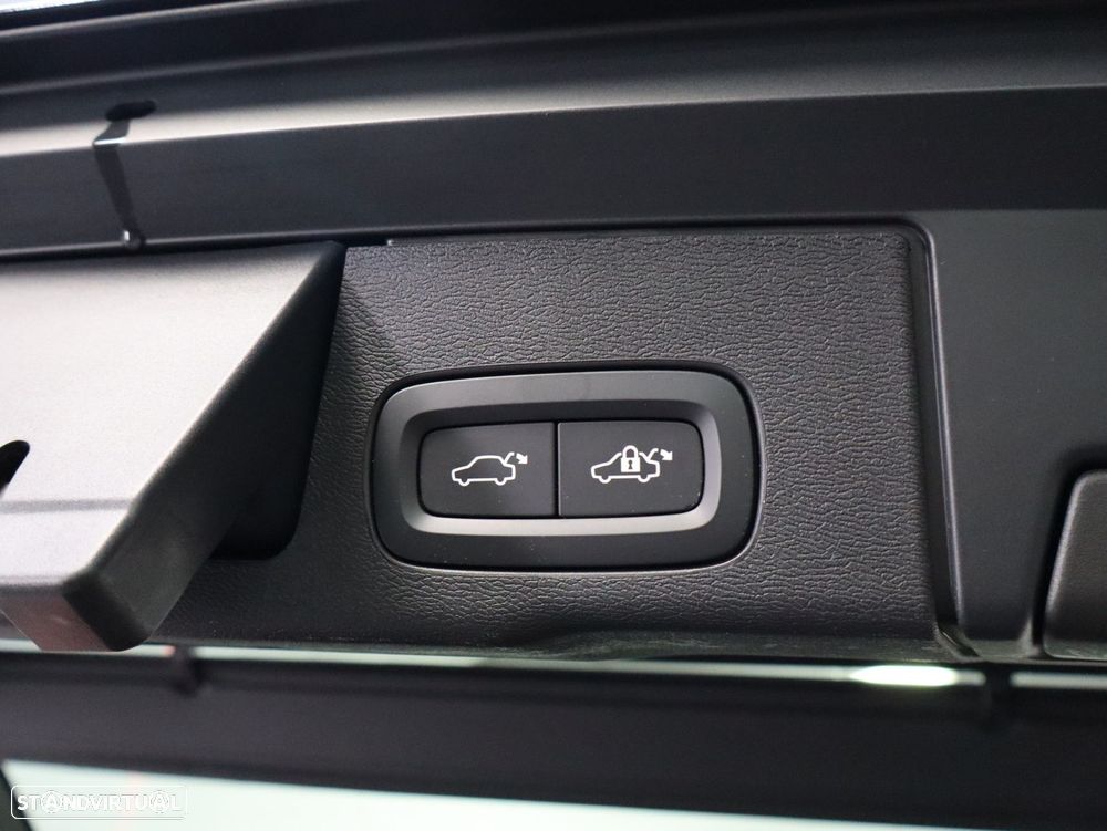 Volvo XC 60 2.0 T6 PHEV Inscription AWD - 28