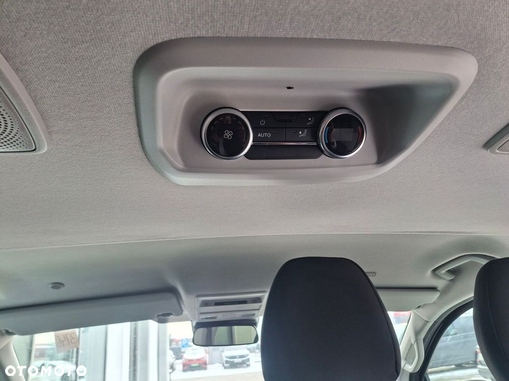 Volkswagen Caravelle - 29