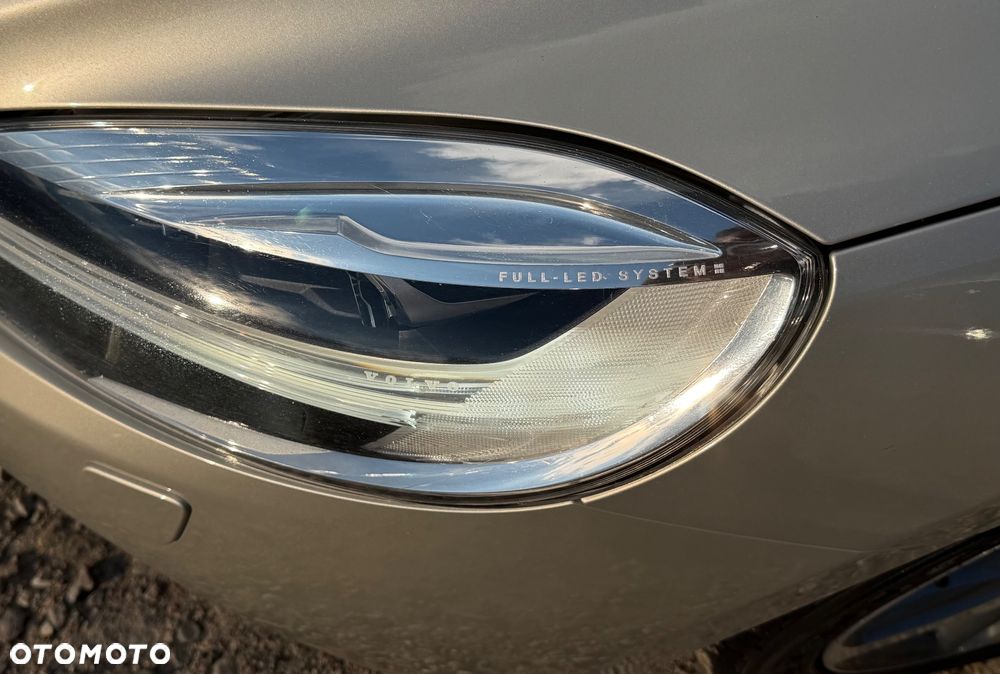 Volvo V40 D3 Momentum - 28