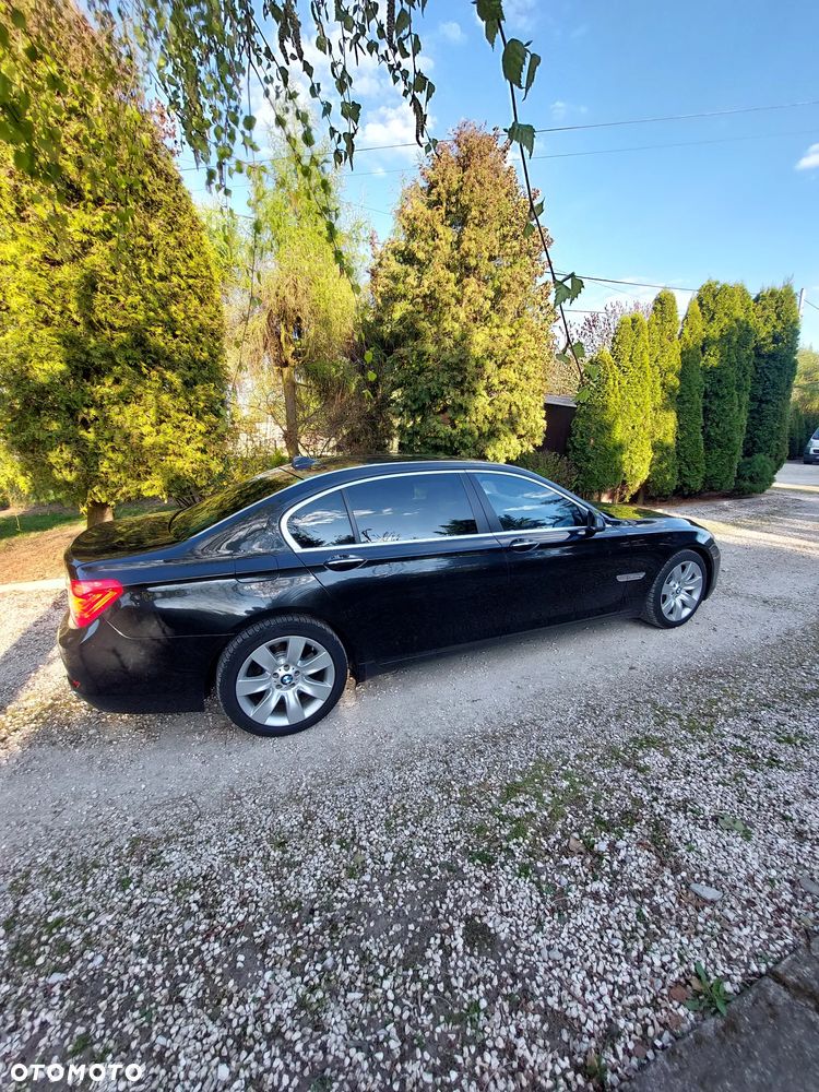 BMW Seria 7 750i L - 7
