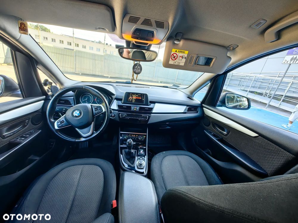 BMW Seria 2 216d - 8