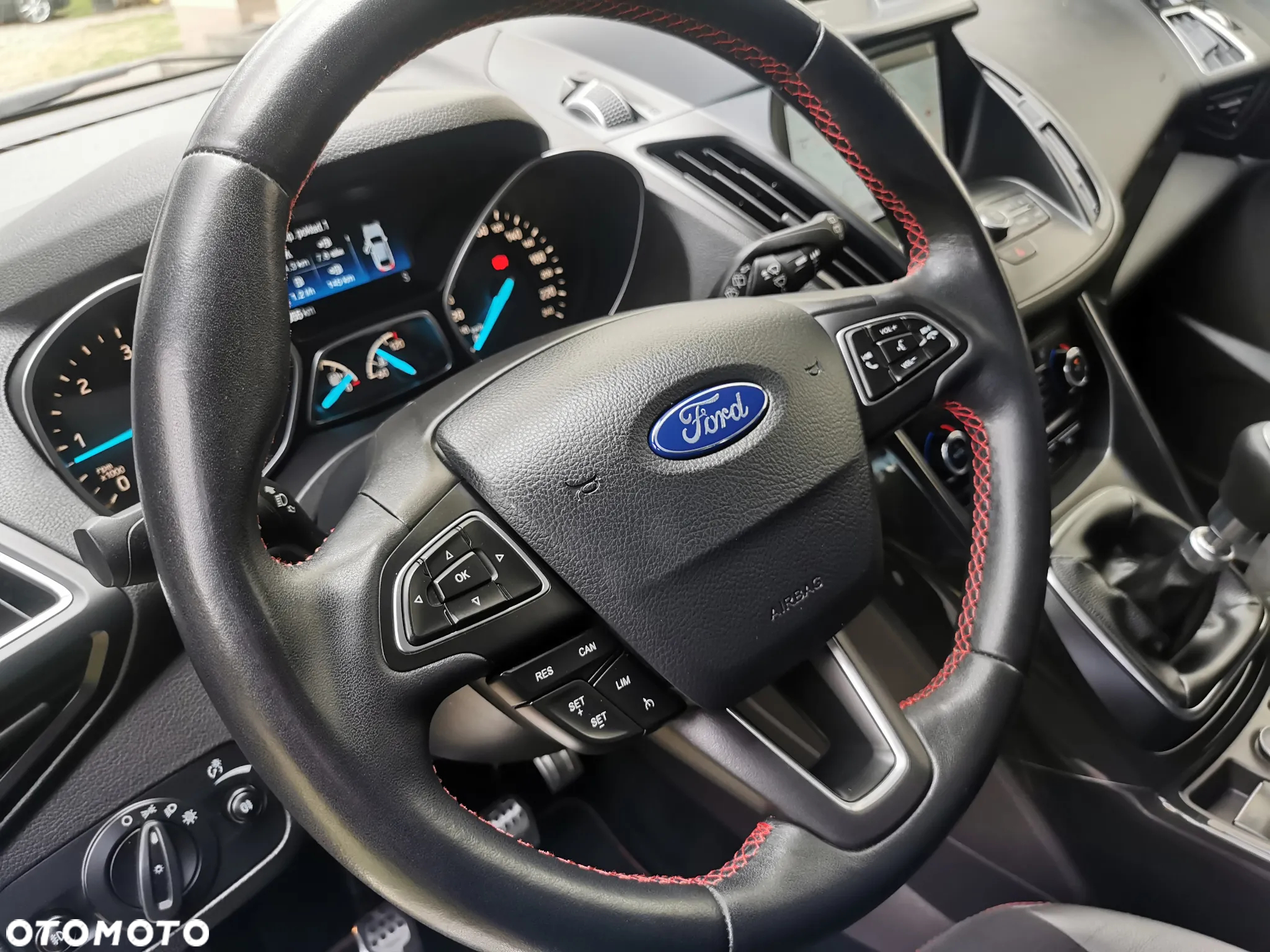 Ford Kuga 2.0 TDCi 4x4 ST-Line - 28