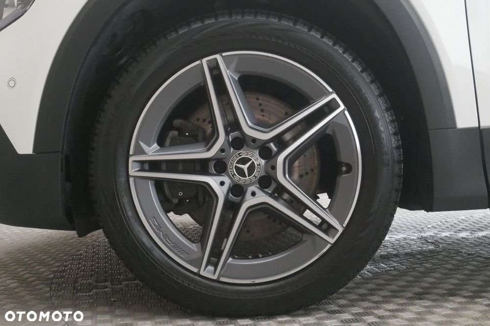 Mercedes-Benz GLB - 14
