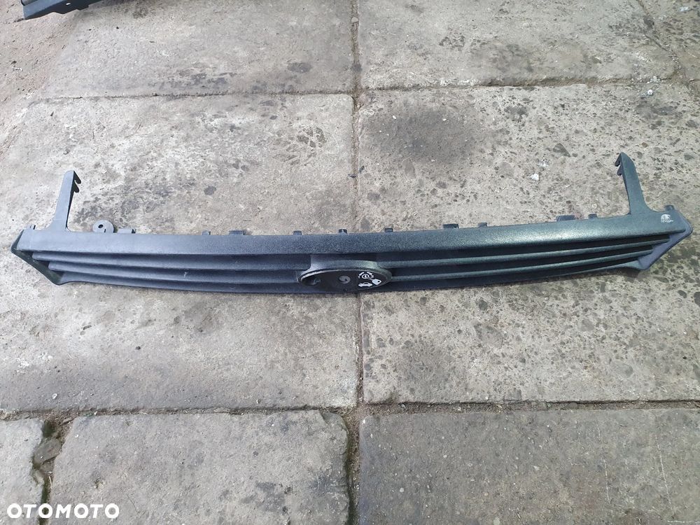 ATRAPA GRILL CZARNA 98AB8200ALW FORD FOCUS MK1 - 1