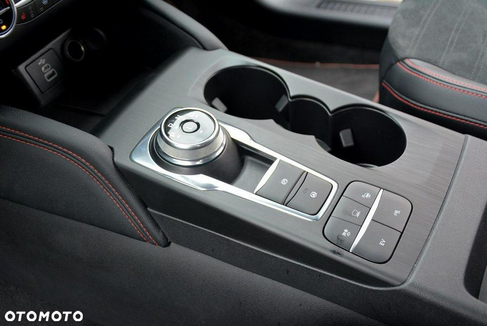Ford Kuga 2.5 Duratec PHEV ST-LINE X - 32