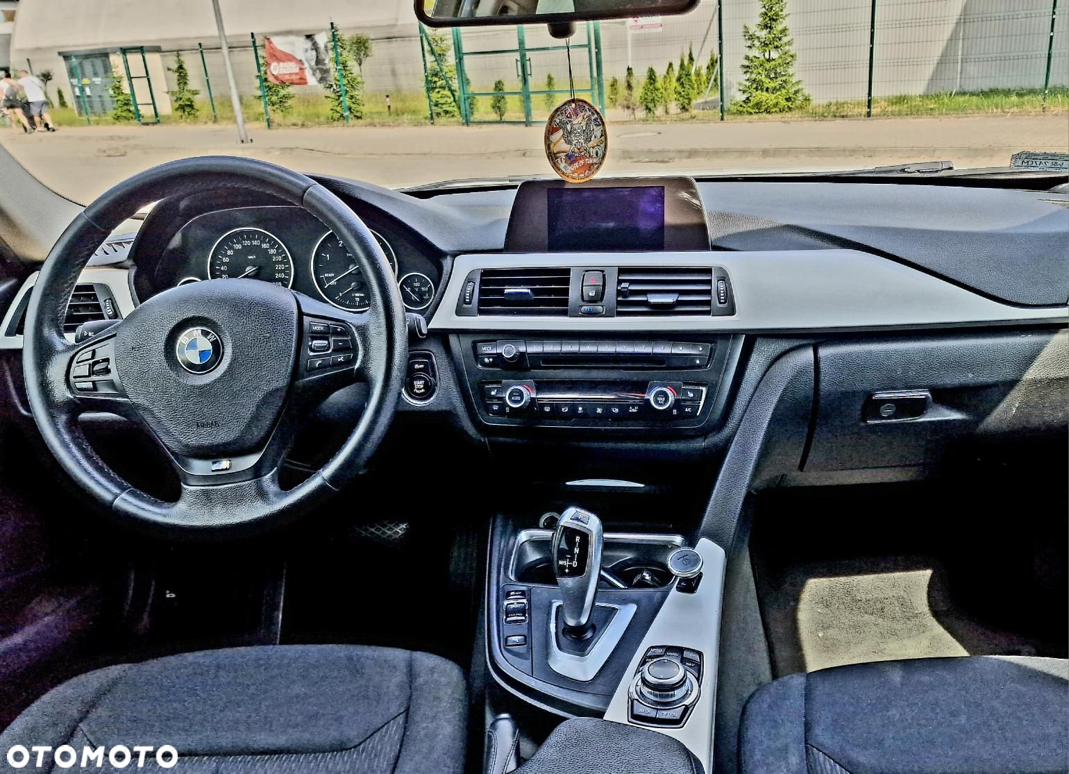 BMW Seria 3 318d Touring - 15