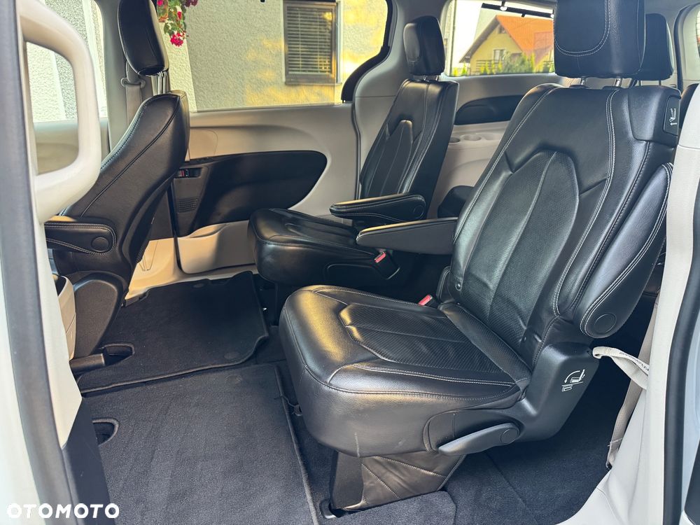 Chrysler Pacifica - 23