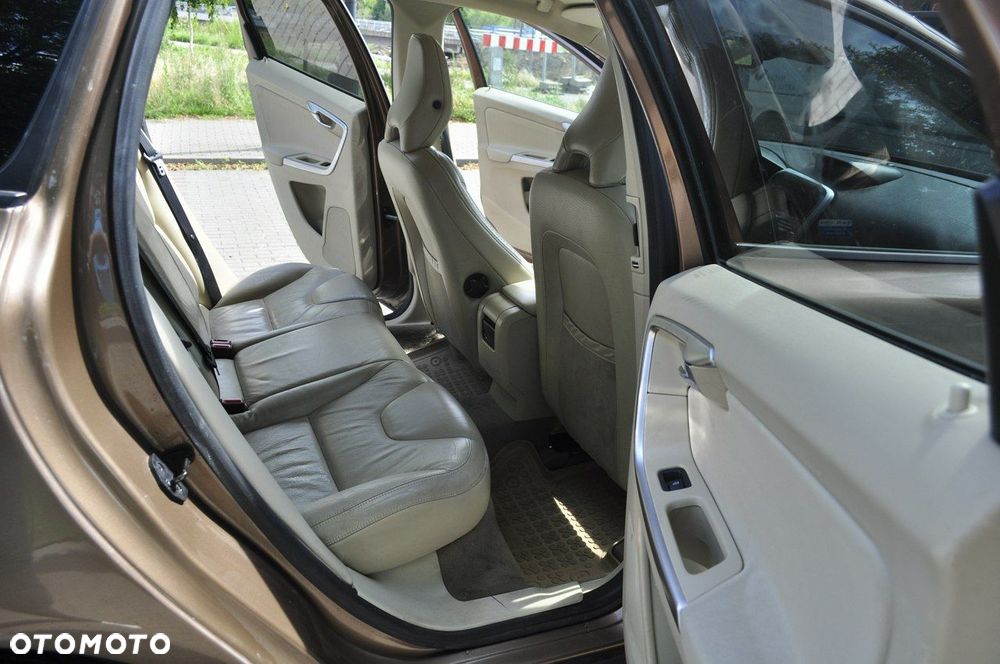 Volvo XC 60 2.4D AWD - 14