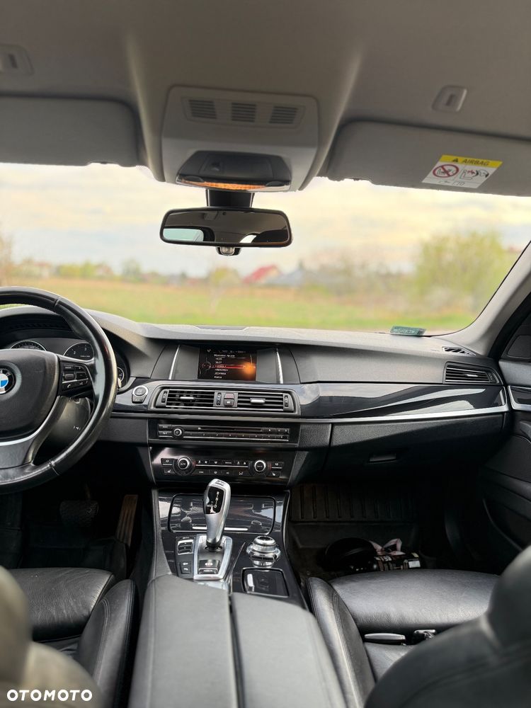 BMW Seria 5 520d xDrive - 10