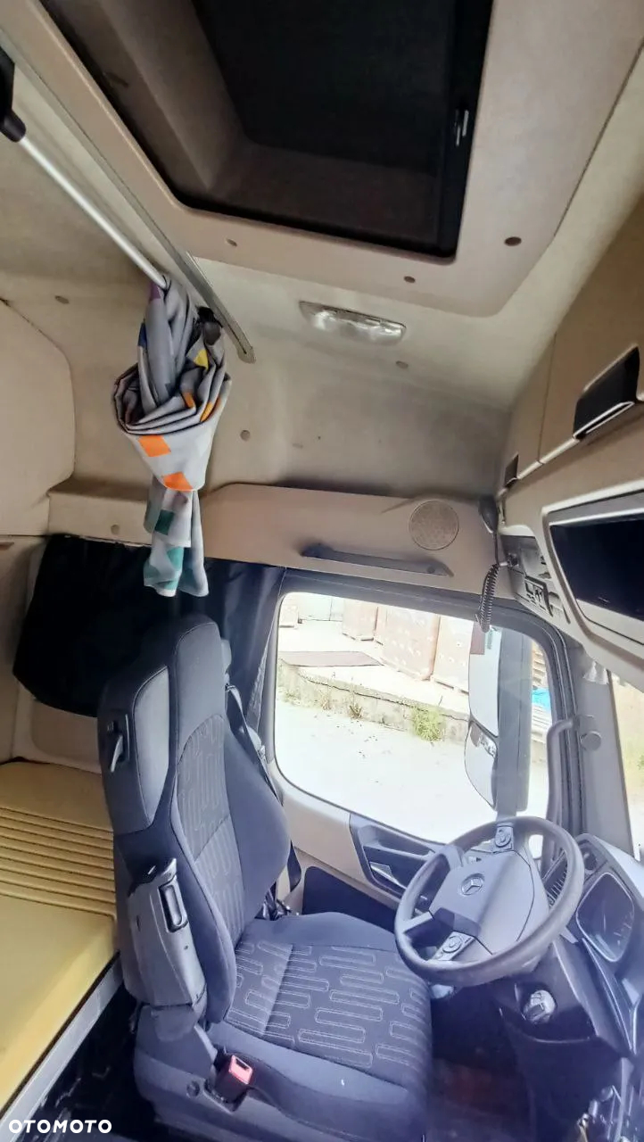 Mercedes-Benz ACTROS - 10