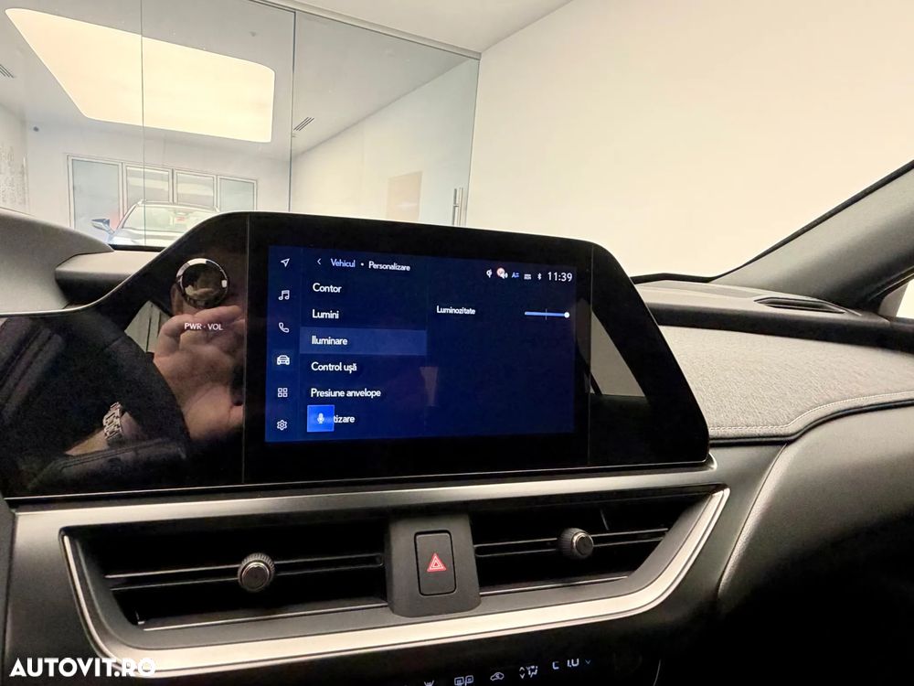 Lexus UX 300h AWD CVT HEV Business - 25