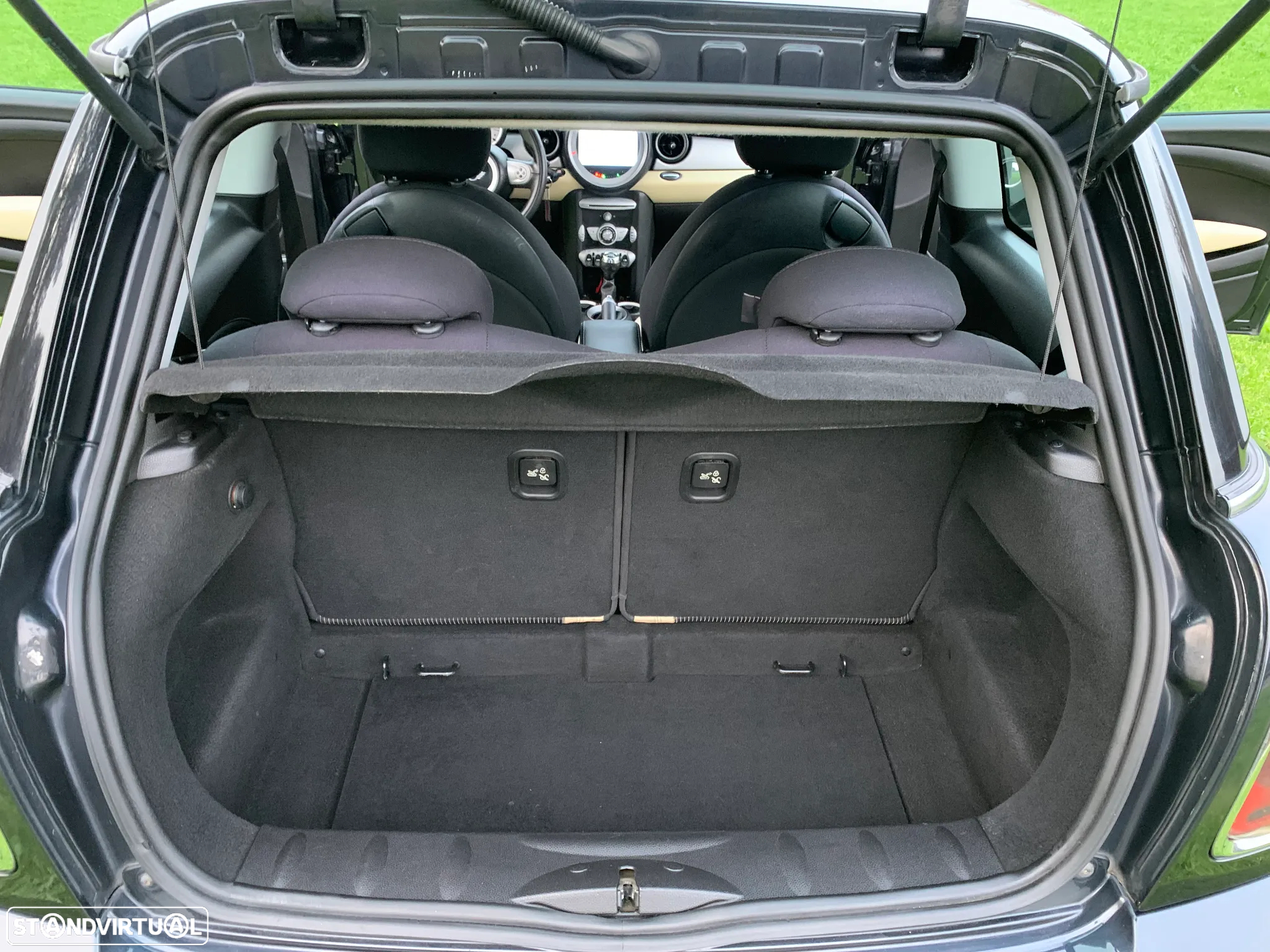 MINI 3 Portas Cooper D - 32