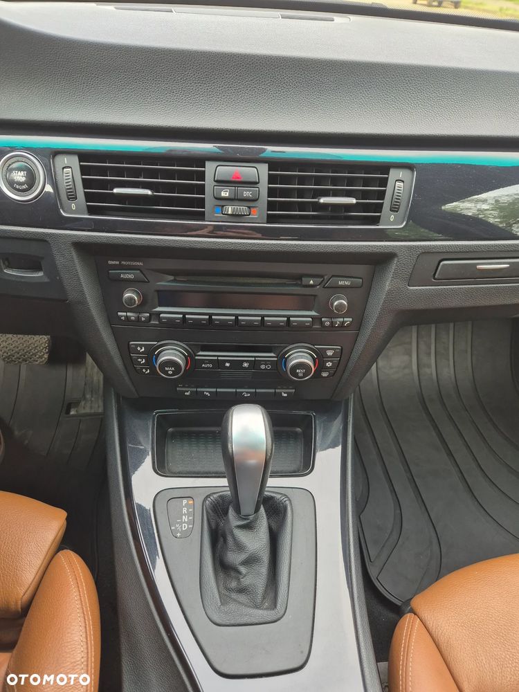 BMW Seria 3 320d xDrive DPF - 8