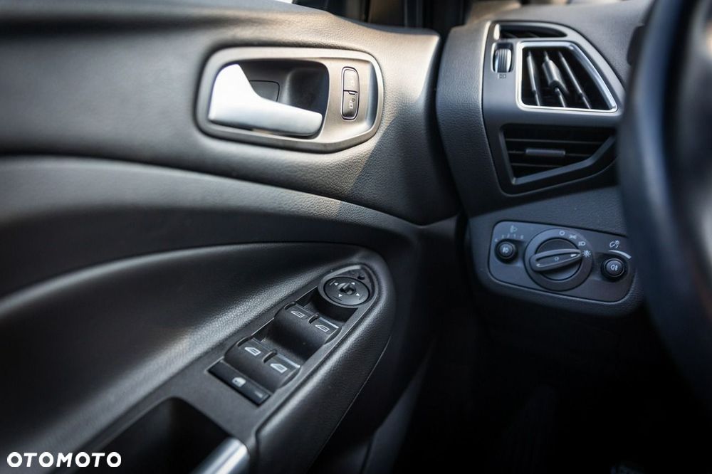 Ford Kuga 1.5 EcoBoost 2x4 Titanium - 18
